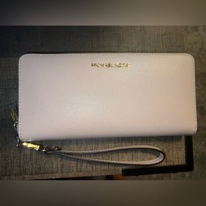 Blush Michael kors wallet